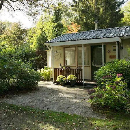 Bed & Breakfast Huisje Linda *